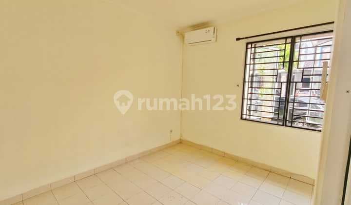 Dijual Rumah Strategis 2 Lantai. Area Kota Wisata