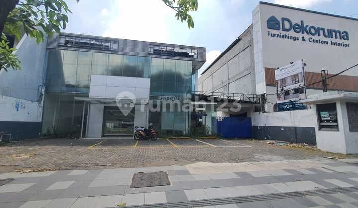 Gedung Parkiran Luas di Hr Muhammad Nol Jala Dekat Pakuwon, Mayjen Sungkono