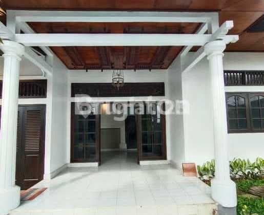 Disewakan Rumah Dua Lantai Lokasi Premium di Denpasar Timur