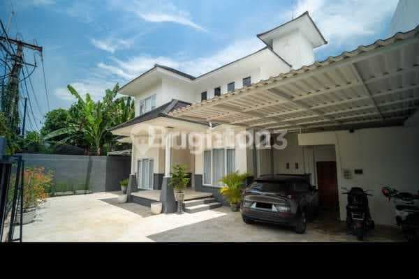 Disewakan - Villa Modern Minimalis Dua Lantai Area Premium