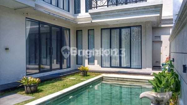 Rumah Mewah Gaya Klasik Modern Dekat Pantai