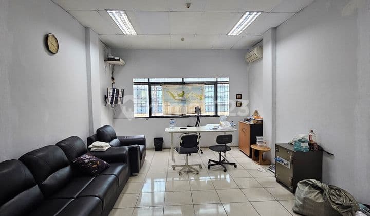 For Rent Twin Shop House (144 M2) in Harmoni Mas - Jembatan Dua, West Jakarta