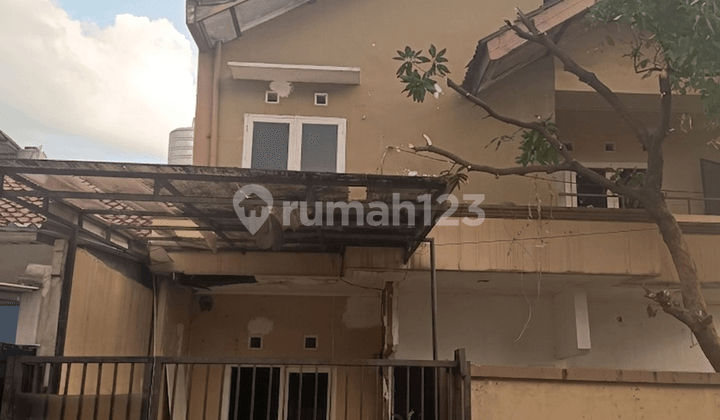 Rumah Tua Hoek Utara Barat Murah Dekat Sekolah Pasmod