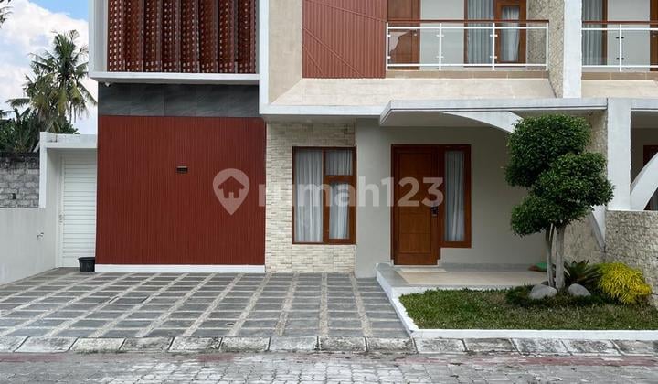 Rumah Mewah dalam Perumahan One Gate dekat Stadion Maguwoharjo