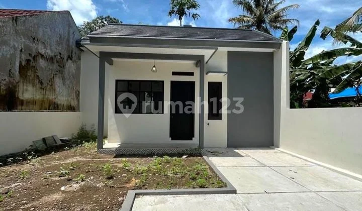 Rumah Minimalis dekat Masjid Suciati Saliman