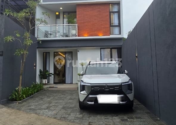 Rumah Mewah FULL FURNISH dekat Kampus UII Jogja