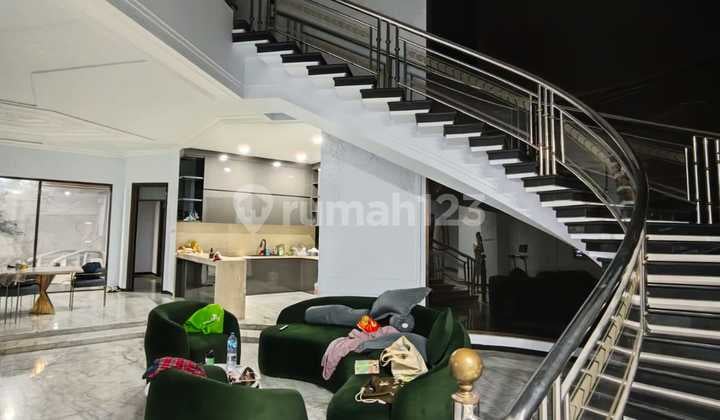 Classic Luxury House for Sale in Denpasar Gatsu Tengah Near McDonald's