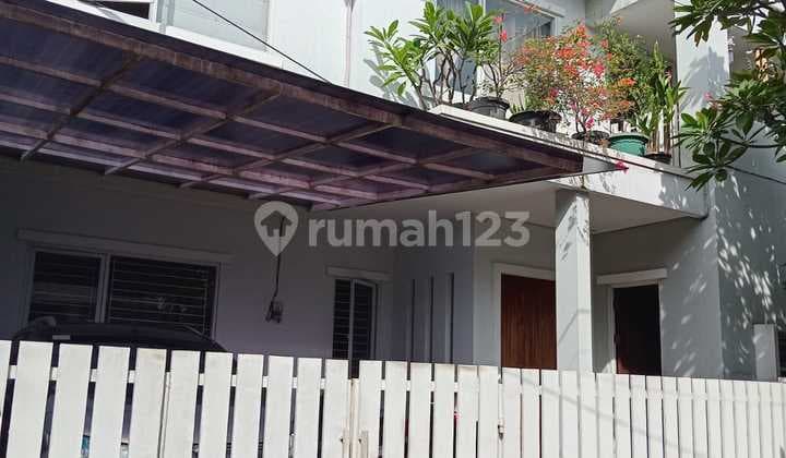 Rumah Cantik 2 Lt Di Villa Bintaro