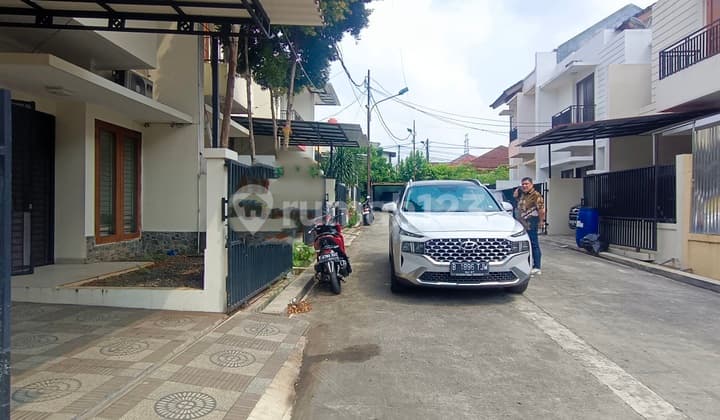Dijual/Di Sewakan Rumah 2 Lantai Sangat Strategis Semifurnish Cipinang Muara Jaktim.