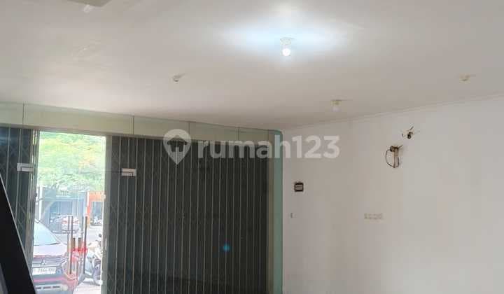 Disewakan Ruko Lebar di Ruko Cemara Harapan Indah Lt90m