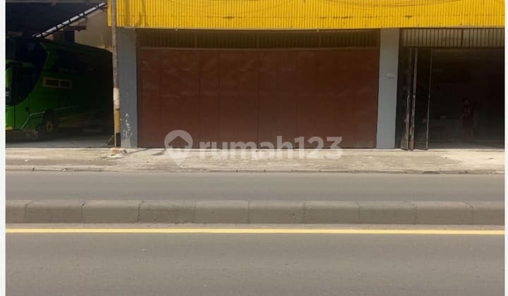 Disewakan Ruang Usaha di Raya Bekasi LT 152M Exshowroom