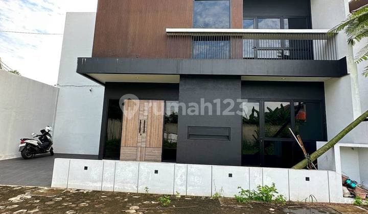 Rumah Siap Huni 2 Lantai di Caman Jatibening