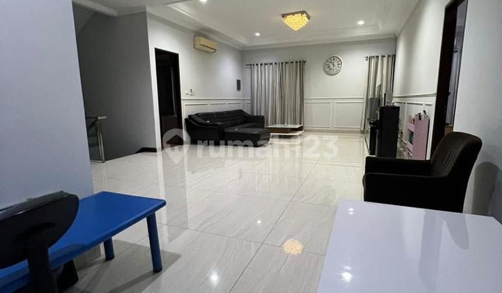 Rumah Mewah 2 Lt Dalam Komplek Dekat Pacuan Kuda Pulomas, Kayu Putih, Jakarta Timur.