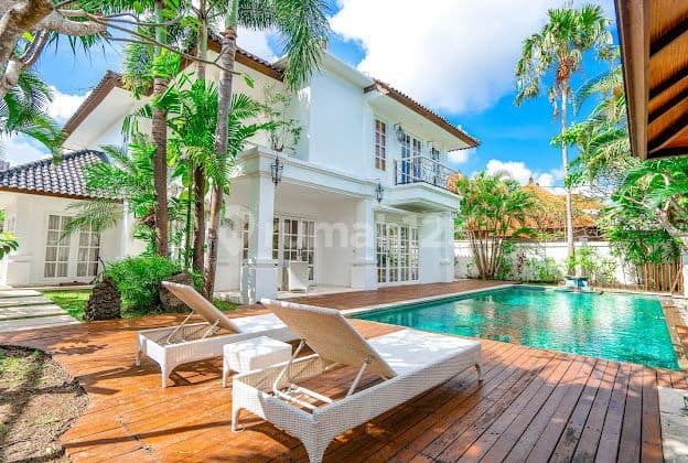 Luxury villa in seminyak , walking distance to the beach