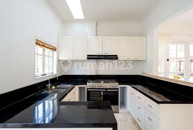 Luxury villa in seminyak , walking distance to the beach