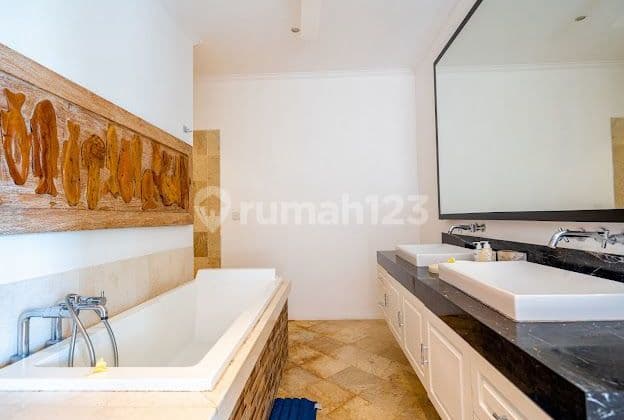 Luxury villa in seminyak , walking distance to the beach