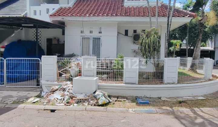 Rumah Second Posisi Hook di Nusaloka BSD