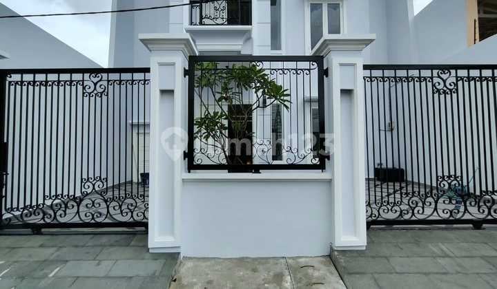 Rumah Baru Siap Huni Design Klasik di Duren Sawit Jaktim