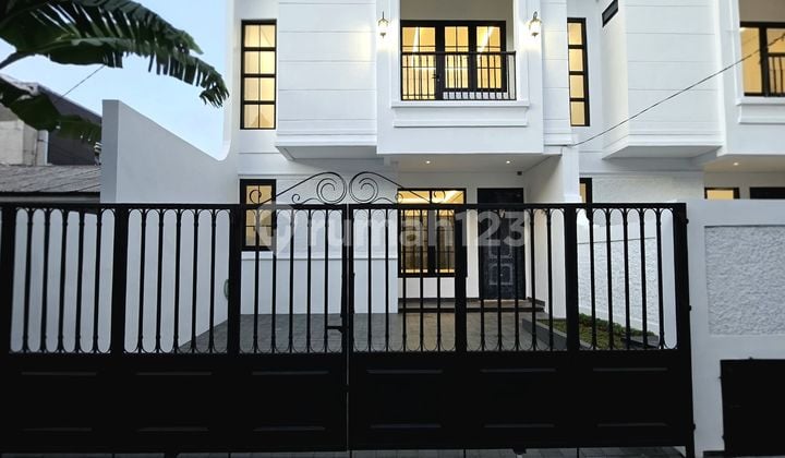 Rumah Baru Dalam Komplek di Pondok Bambu Jaktim