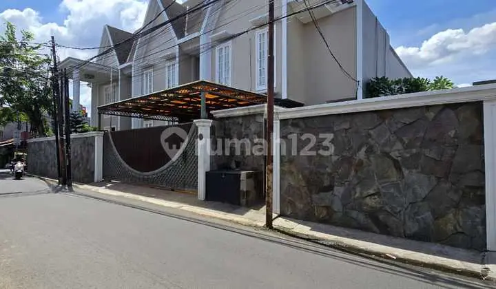 Rumah Mewah Plus Lift Design Scandinavian Modern Dicondet Jaktim