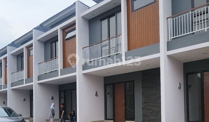 Rumah Mewah 2 Lantai Lokasi Dekat Tol Pamulang.tanggerang Selatan