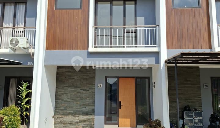 Rumah Mewah 2 Lantai Dekat Living Plaza dan Kampus Unpam Pamulang Tangsel