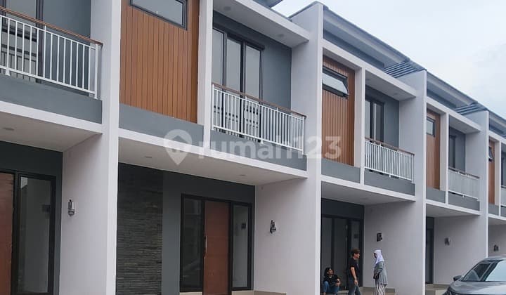 Di Jual Rumah 2 Lantai SHM, Dekat Living Plaza Pamulang Tangsel