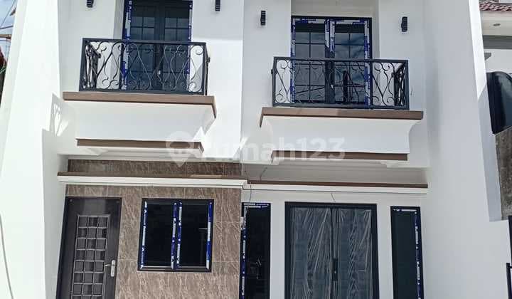 Rumah Baru 2,5 Lantai Siap Huni di Duren Sawit, Jakarta Timur