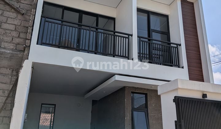 Rumah Minimalis Modern 2 Lantai Furnished Siap Huni