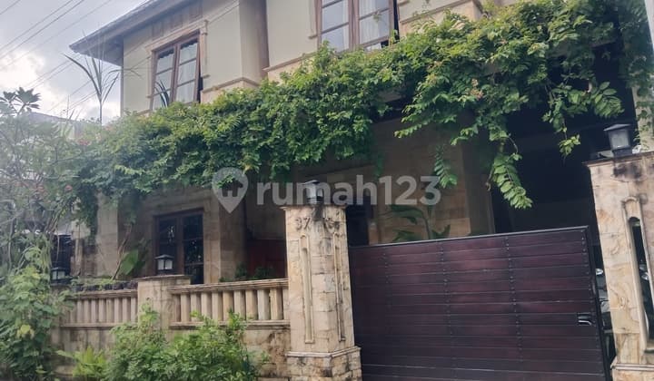 A comfortable and luxurious teak wood house, ready to occupy, strategically located in South Denpasar.