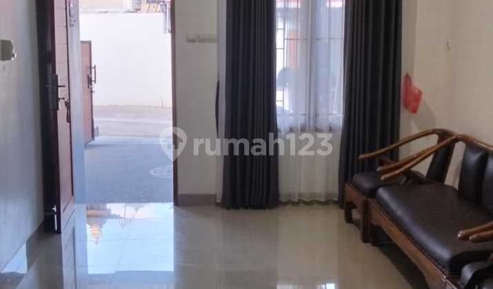 Rumah 2 Lantai Semi Furnish Berlokasi Strategis