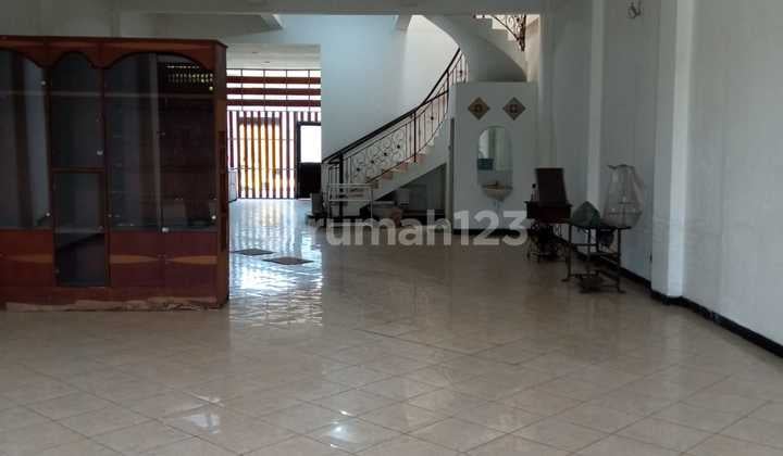 Ruko + Gudang Lokasi Mainroad Kawasan Bisnis Di Pusat Kota