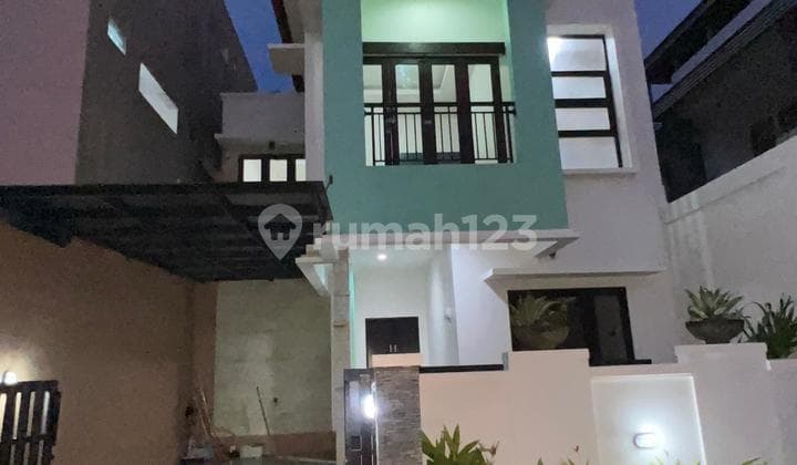 Rumah 2 Lantai Akses Jalan Lebar Lokasi Strategis