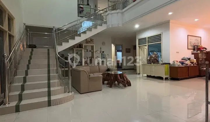 Rumah Darmo Baru Terawat Kokoh Dekat Mayjend Sungkono Siap Huni