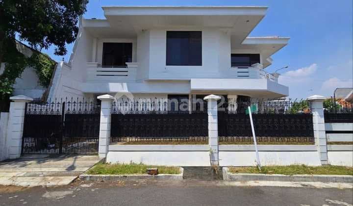 Murah Hitung Tanah Rumah Dharmahusada Indah 2 Lantai Kokoh Strategis Siap Huni SHM