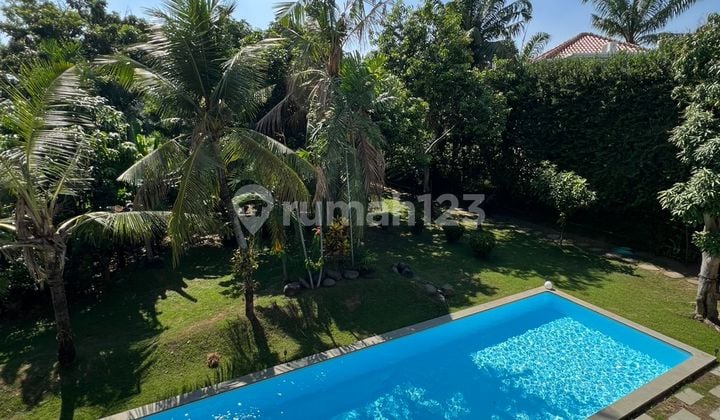 Disewakan Rumah Mewah Graha Famili Golf View Kolam Renang Bagus.furnished Siap Huni