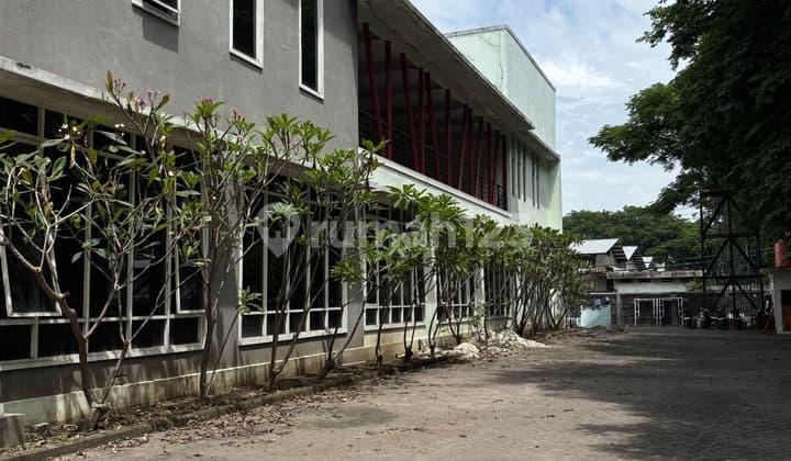 Disewakan Gudang Berbek Rungkut Industri Luas 5500 Dekat Tol Rungkut