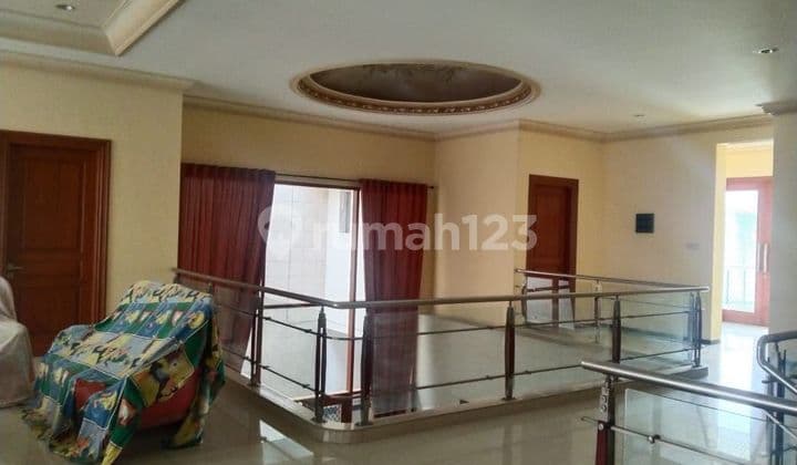 Langka! Dijual Rumah Graha Famili 2,5 Lantai Pondasi Paku Bumi