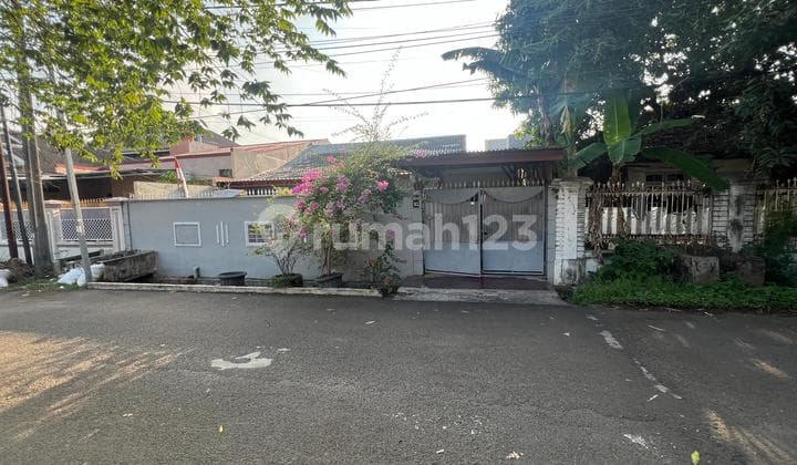 House at Block B4, Pulo Gebang Permai Housing Complex, Block B4 No. 33, Pulo Gebang, Cakung, East Jakarta City, DKI Jakarta, Indonesia, 13950, Pulogebang Bagus Certificate of Ownership.