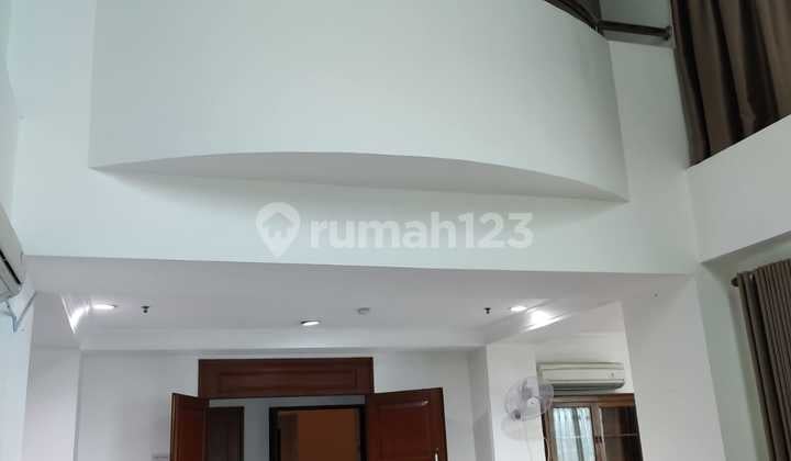 Apartemen 4 Kamar Tidur Semi Furnished