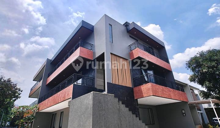 Alam Sutera House 14.6X 17 Corner Brand New Private Lift Good