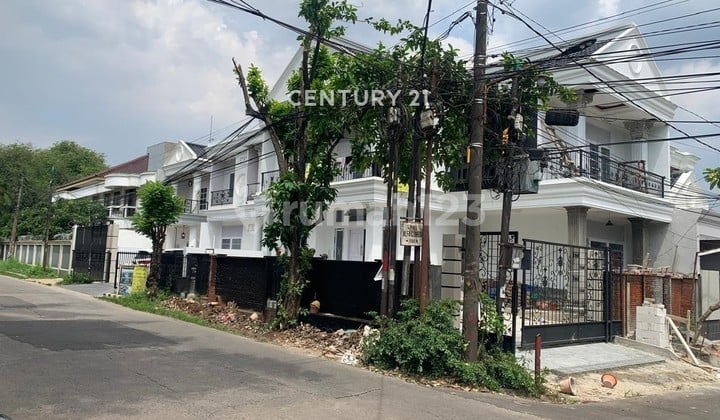 Dijual Rumah Baru Lokasi Strategis Siap Huni di Cinere