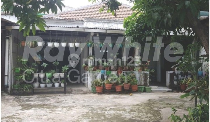 For Quick Sale House on Jl. Kebon Dua Ratus