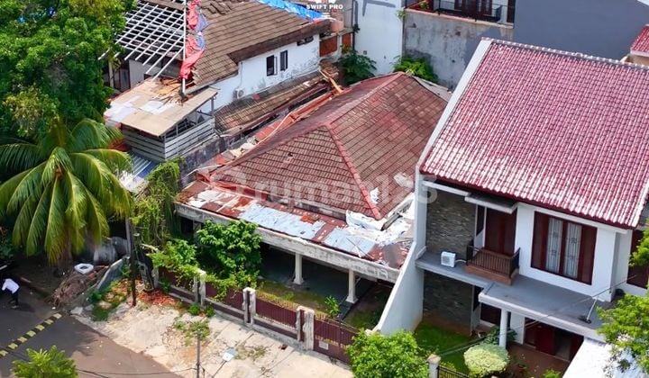 Rare Opportunity in Kebayoran Baru! A strategically located house on Jl. Kerinci, with a rectangular plot ideal for luxury living or high-value investment.