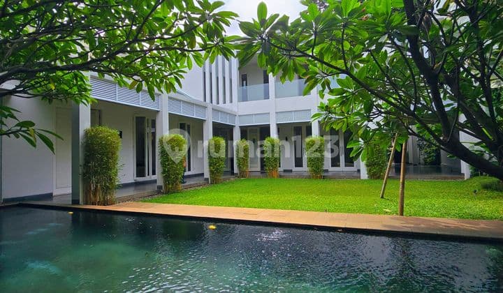 Rumah With Private Pool , Luas Hampir 1000 Meter, Cipete Cilandak Dekat Sekolah Perancis