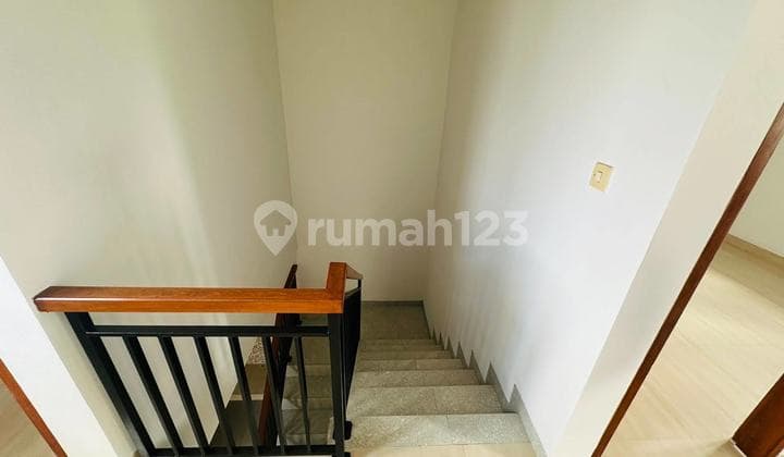 Rumah Strategis 2 Lantai Siap Huni di Perumahan, Renon