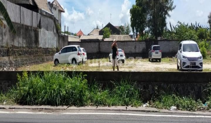 Tanah Luas Strategis Lingkungan Villa, Hook di Dewi Sri , Kuta