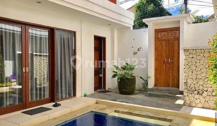 Villa Siap Huni dengan Pool Dekat ke Pantai Strategis di Seminyak