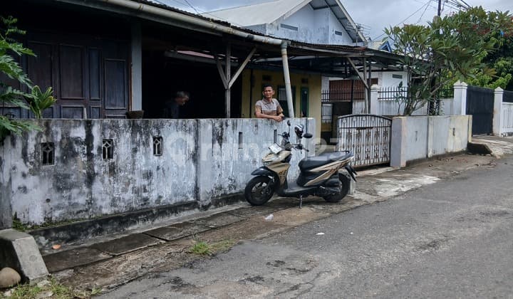 Dijual Rumah Siap Huni Depan Jalan Utama Dengan Lokasi Strategis Dekat Sekolah, Minimarket, Dan Transportasi Publik.