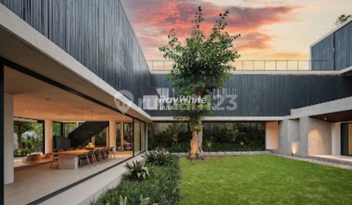 Exclusive 6BR Luxury Villa with Rice Field View in Pererenan